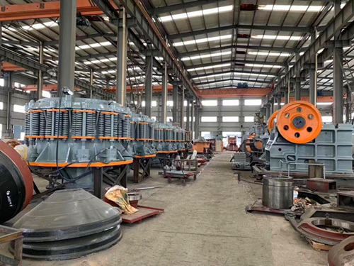 雙金機械破碎機生產(chǎn)車間