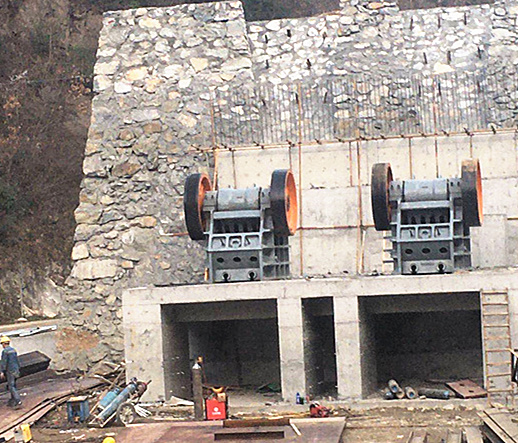 陜西912顎破生產線設備已就位,正在安裝中