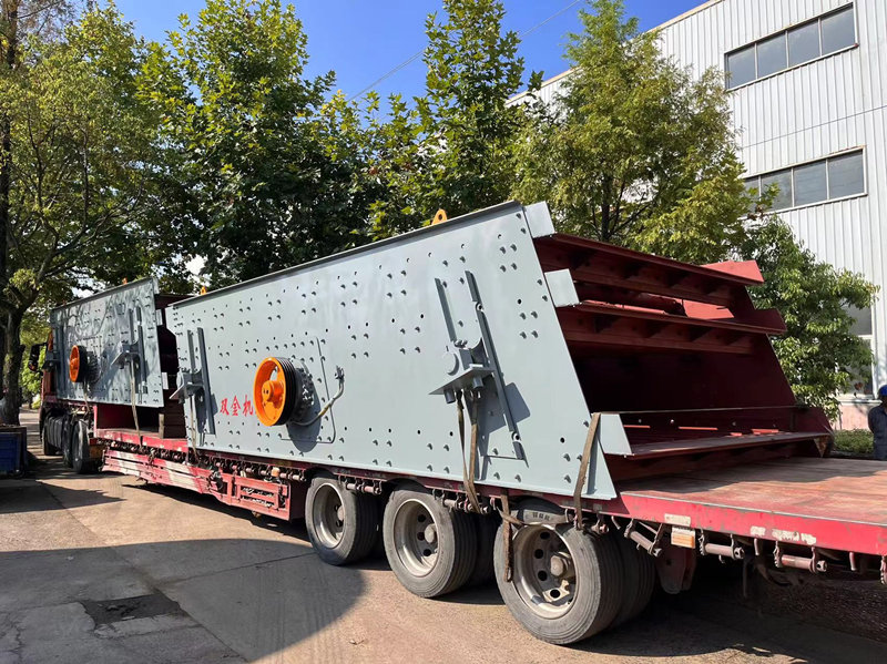 雙金機械振動篩發貨現場