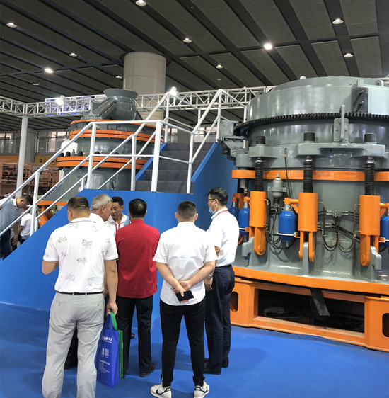 雙金老客戶光臨雙金液壓圓錐機